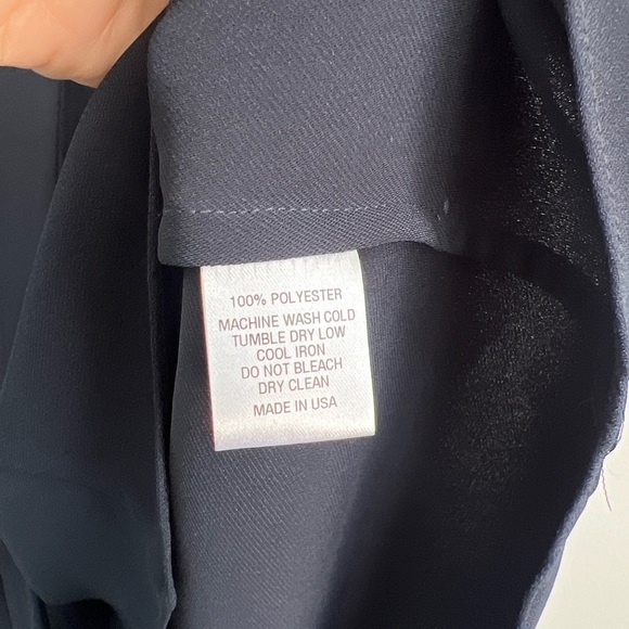 NWT! Pearl Lela Rose Size S • Navy Blue Fluid Crepe Sleeveless Tie Neck Blouse. - Picture 3 of 4